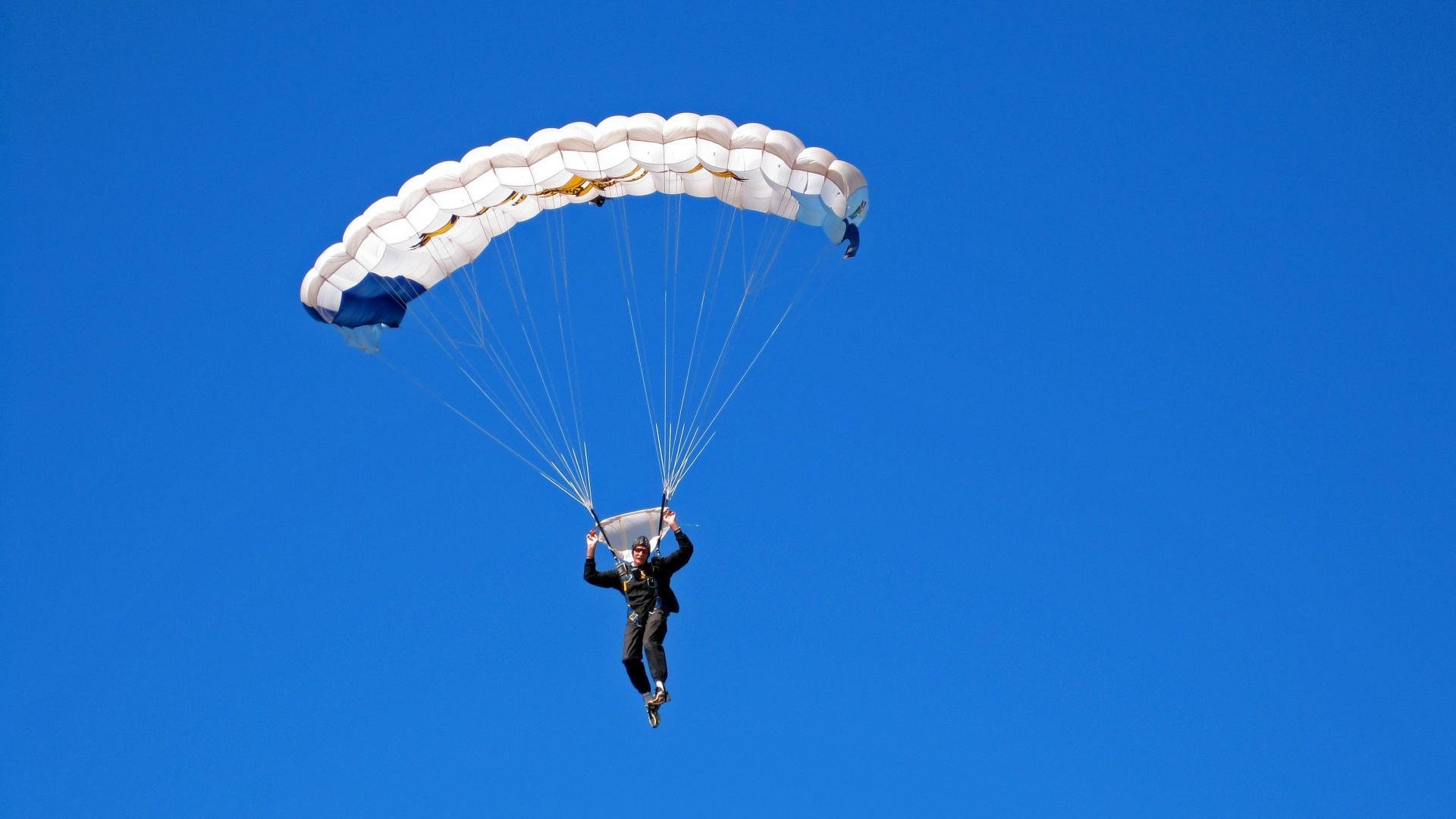 开云体育在线下载-校园足球搭建学生战术论坛提升互动与学习氛围，大学足球战术